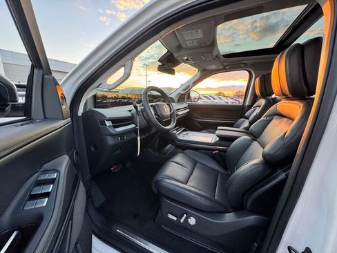 New 2025 Lincoln Navigator Reserve image 23