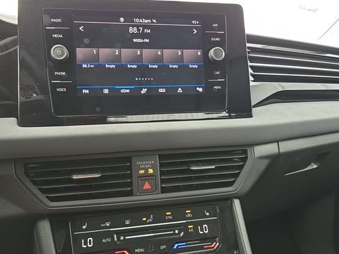 Certified 2025 Volkswagen Jetta SE FWD image 19