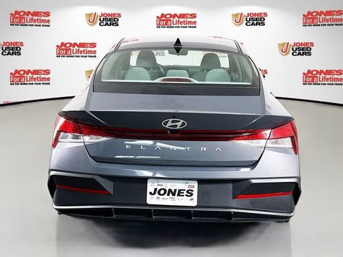 Certified 2024 Hyundai Elantra SE image 14