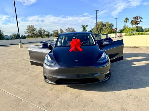 Used 2024 Tesla Model Y 2WD image 15