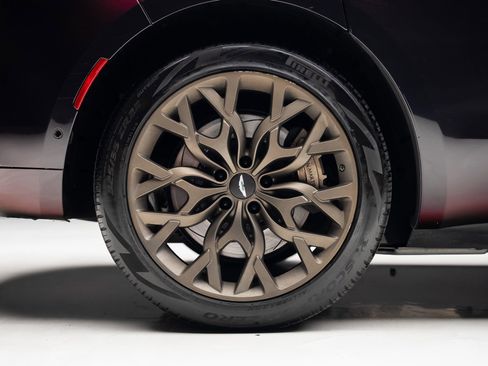 Used 2023 Aston Martin DBX AWD/4WD image 36