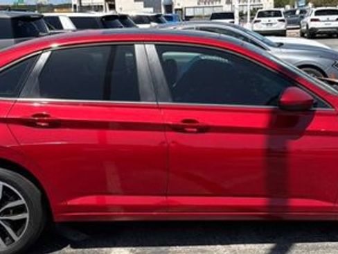 Used 2025 Volkswagen Jetta SE FWD image 2