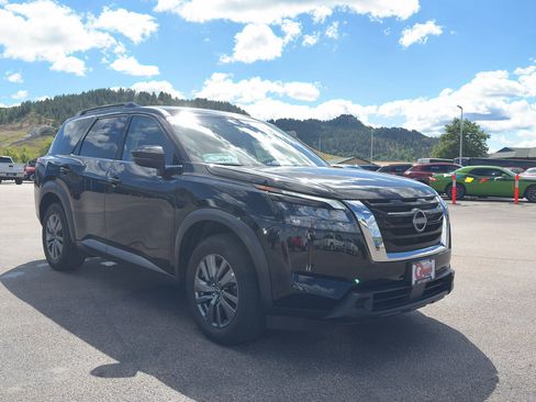 Used 2025 Nissan Pathfinder SV AWD/4WD image 10