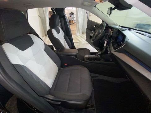 Used 2024 Chevrolet Trax LS FWD image 37
