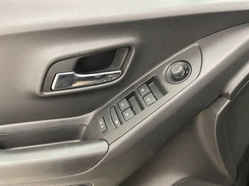 Used 2022 Chevrolet Trax LT w/ Premium Seat Package image 12