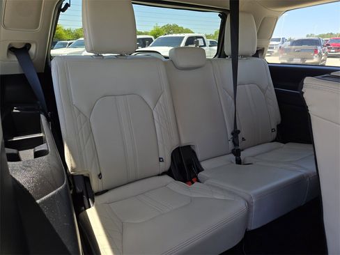 Used 2021 Ford Expedition Platinum image 30