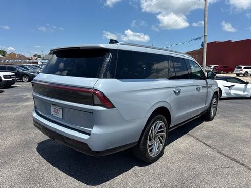 Used 2025 Lincoln Navigator L Reserve AWD/4WD image 7
