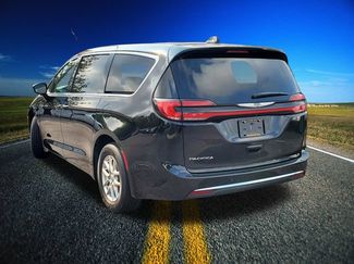 Used 2024 Chrysler Pacifica Touring-L FWD video 2