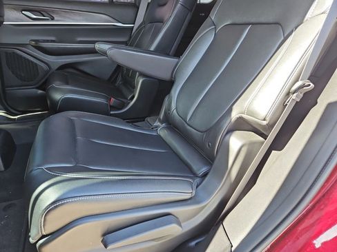 Used 2024 Jeep Grand Cherokee L Limited image 17