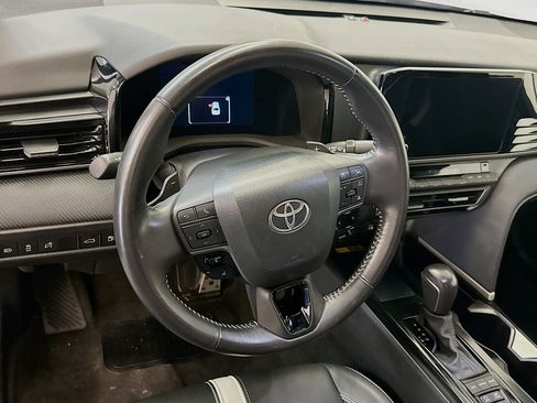 Used 2025 Toyota Camry SE FWD image 18