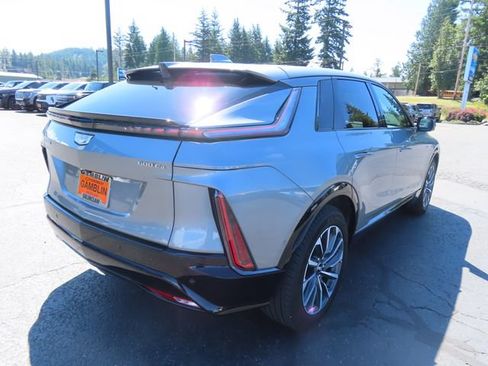 Used 2024 Cadillac Lyriq Sport AWD/4WD image 8