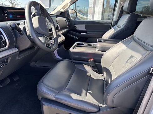 Used 2025 Ford Expedition Active image 11