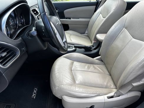 Used 2011 Chrysler 200 Limited FWD image 11