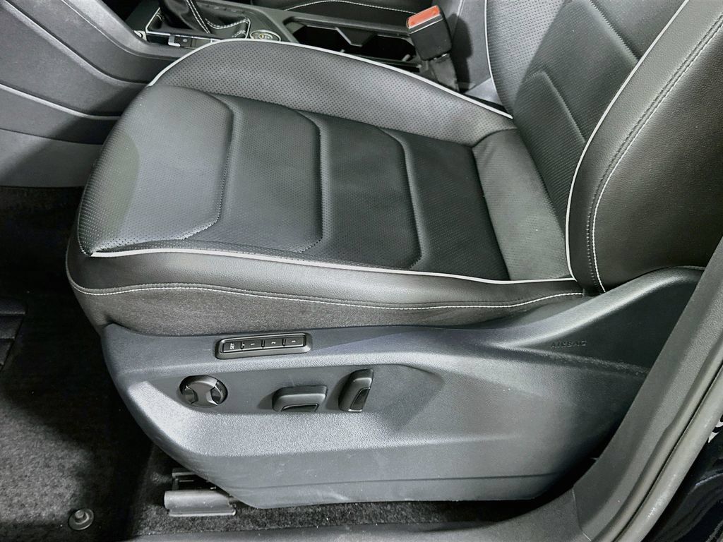 Used 2022 Volkswagen Tiguan SEL R-Line AWD/4WD image 19