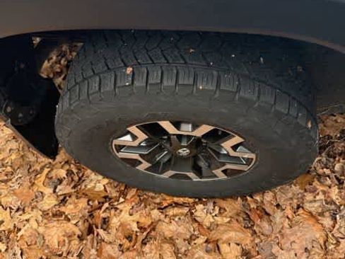 Used 2022 Toyota Tacoma TRD Off-Road w/ Technology Package image 5