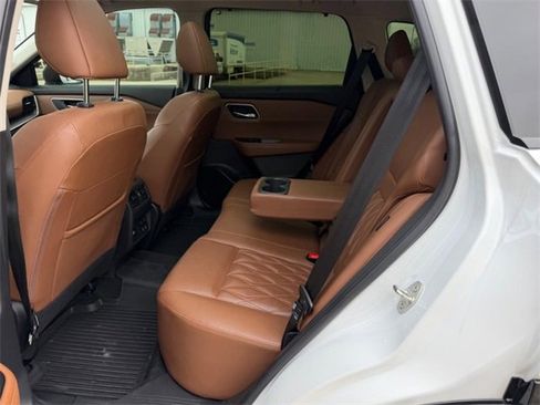 Used 2024 Nissan Rogue Platinum w/ Platinum Premium Package image 8