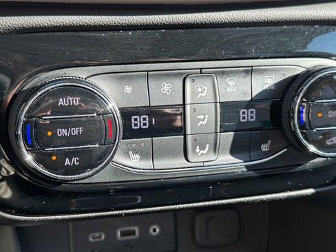 Used 2023 Buick Encore GX Select image 19