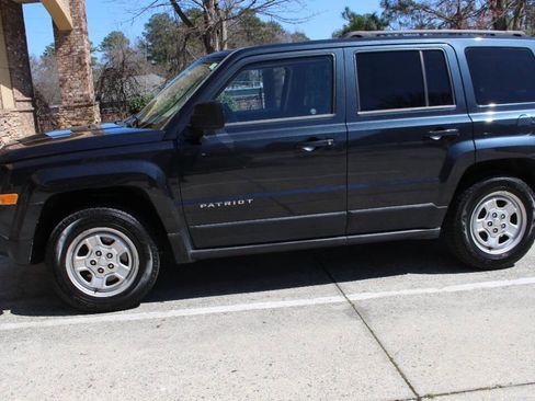 Used 2015 Jeep Patriot Sport w/ Power Value Group image 4
