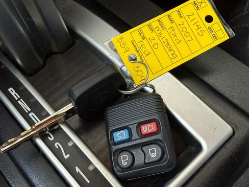 Used 2007 Ford Mustang Premium RWD image 17