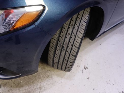 Used 2017 Lincoln Continental Select image 11