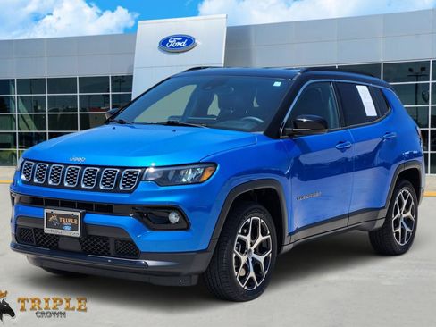 Used 2025 Jeep Compass Limited AWD/4WD image 2