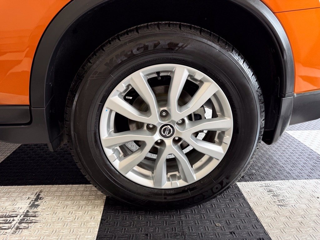 Used 2020 Nissan Rogue SV FWD image 11