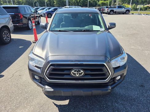 Used 2020 Toyota Tacoma SR5 AWD/4WD image 2