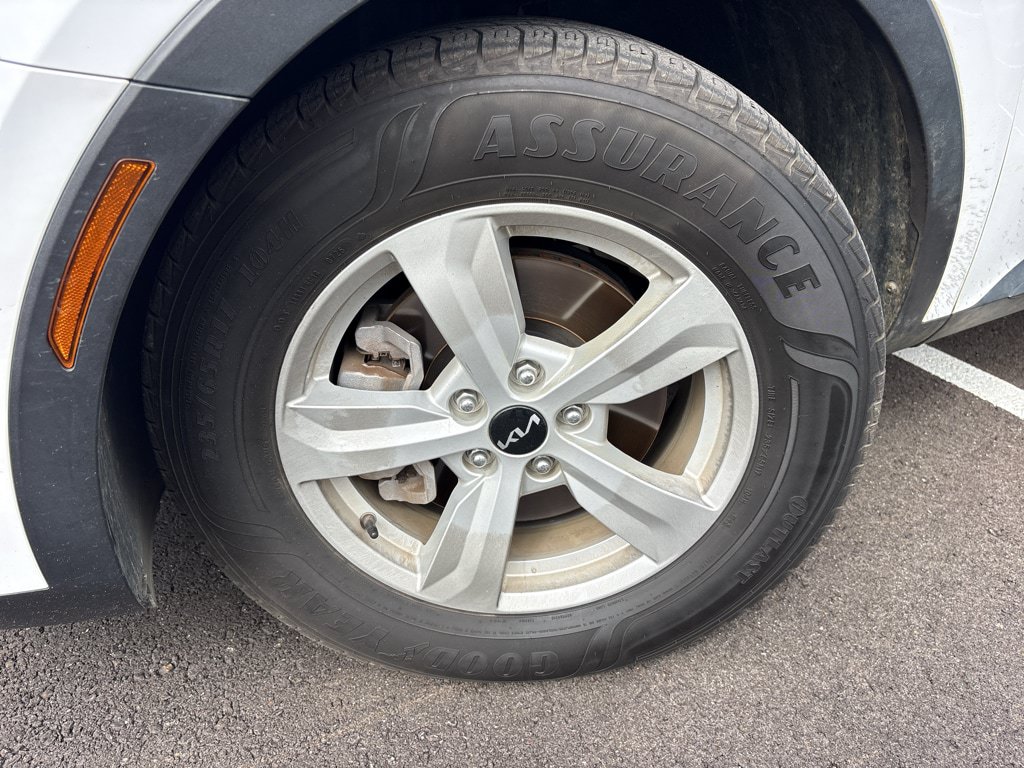 Used 2024 Kia Sorento LX FWD image 12