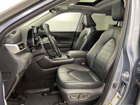 Used 2020 Toyota Highlander XLE image 5