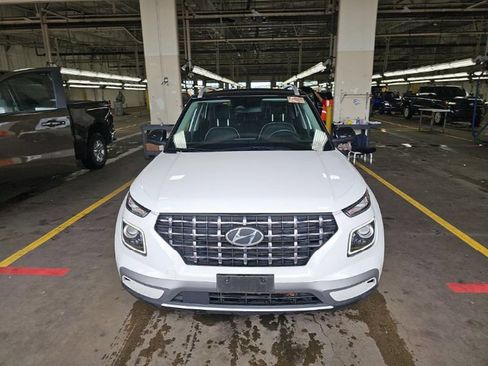 Used 2023 Hyundai Venue Limited FWD image 2