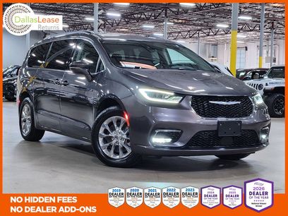 Used 2022 Chrysler Pacifica Touring-L w/ Uconnect Theater Family Group