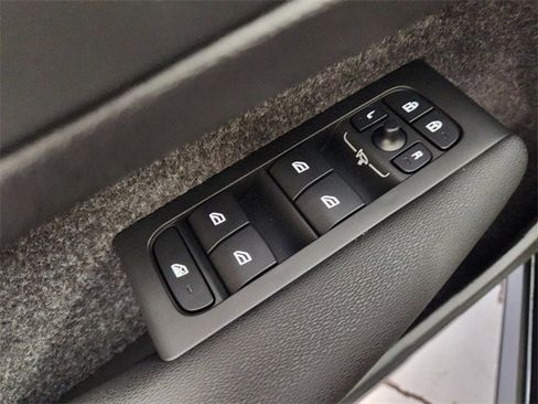 New 2025 Volvo XC40 B5 Core w/ Protection Package Premier image 23