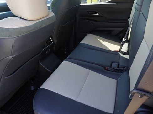 Used 2025 Lexus GX 550 AWD/4WD image 14