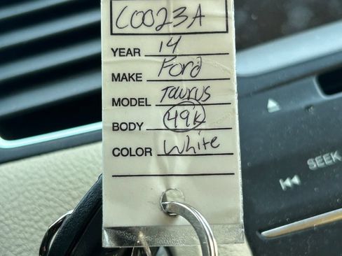 Used 2014 Ford Taurus SEL w/ Equipment Group 201A FWD image 16