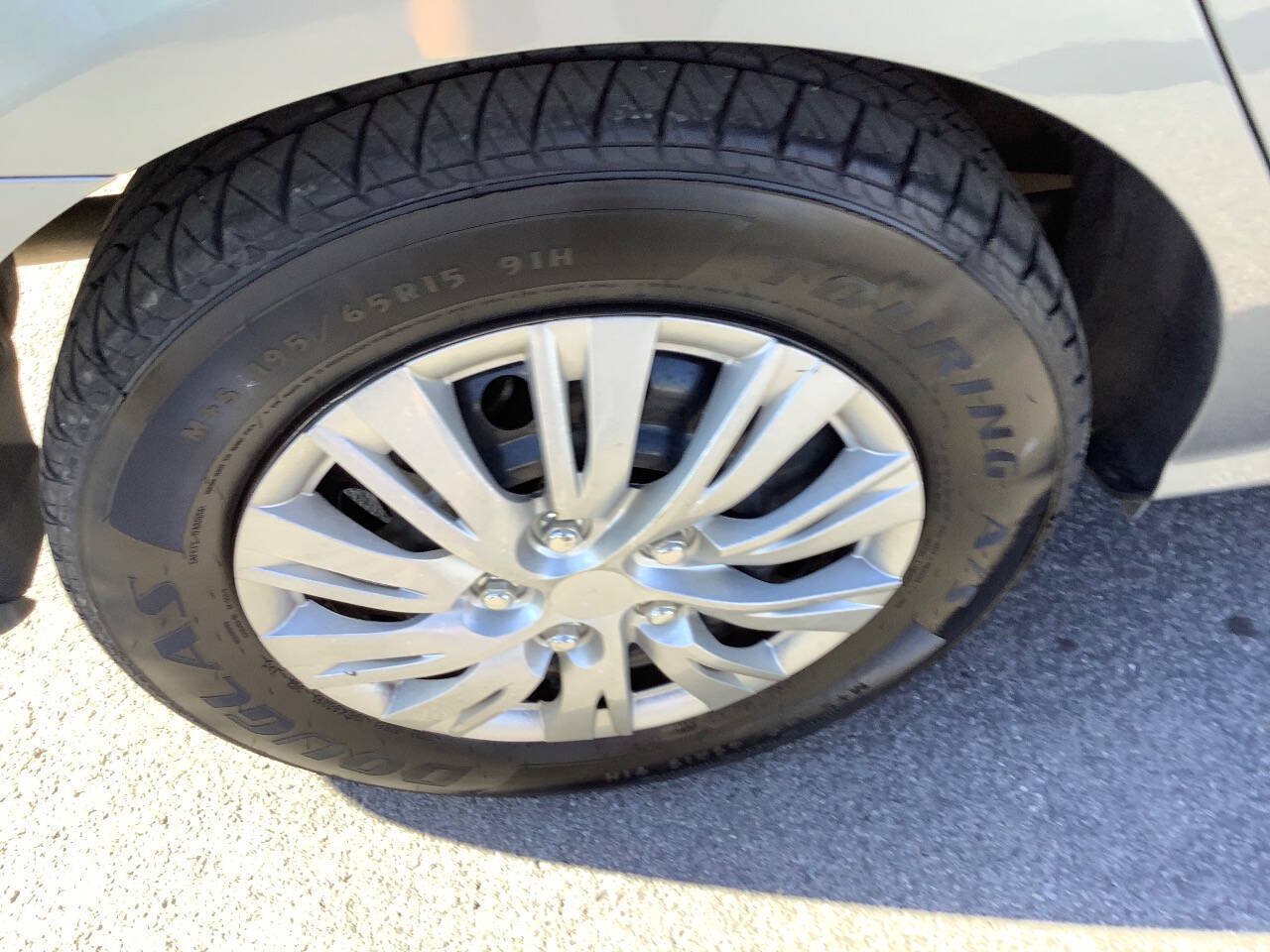 Used 2010 Hyundai Elantra GLS FWD image 21