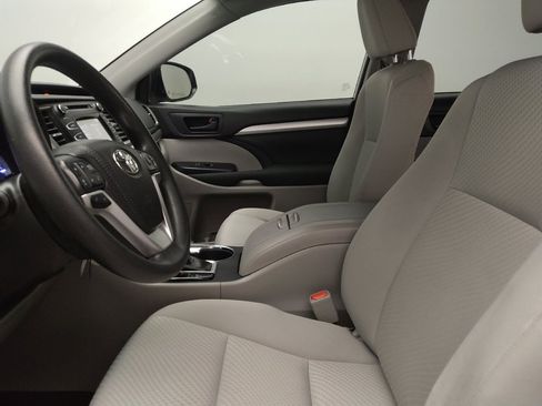 Used 2018 Toyota Highlander LE image 17