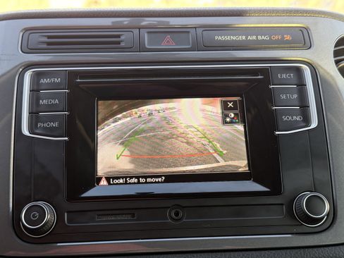 Used 2016 Volkswagen Tiguan S image 3