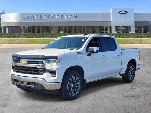 Used 2024 Chevrolet Silverado 1500 LT AWD/4WD image 2
