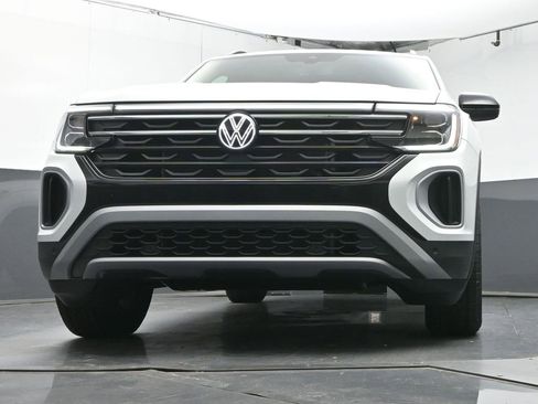 Used 2025 Volkswagen Atlas Peak Edition SE image 35