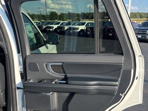 New 2025 Ford Expedition Platinum w/ Stealth Performance Package image 40