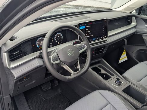 New 2026 Volkswagen Tiguan SE image 12