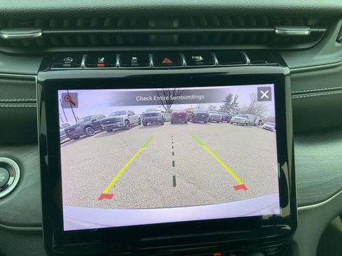 Used 2023 Jeep Grand Cherokee L Limited AWD/4WD image 44