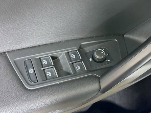 Used 2021 Volkswagen Tiguan SE R-Line image 18