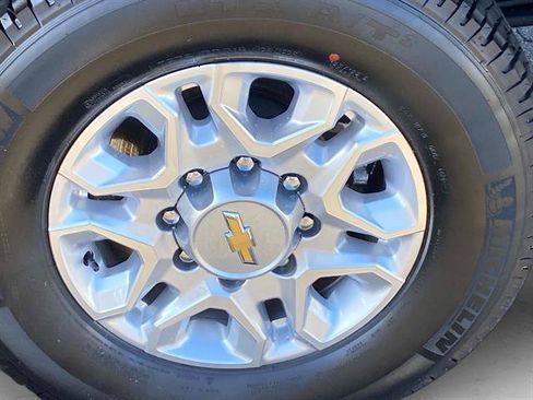 Used 2025 Chevrolet Silverado 2500 LT w/ Convenience Package image 26