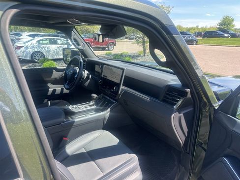 Used 2024 Lexus GX 550 w/ Accessory Package (2T) AWD/4WD image 28