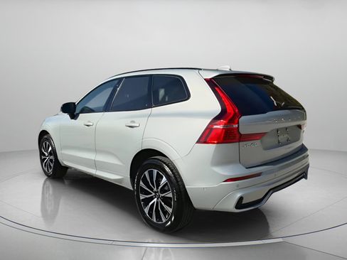 Used 2025 Volvo XC60 B5 Plus image 21