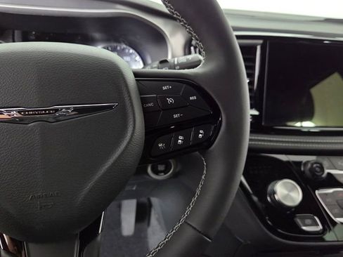 New 2026 Chrysler Pacifica Select image 18