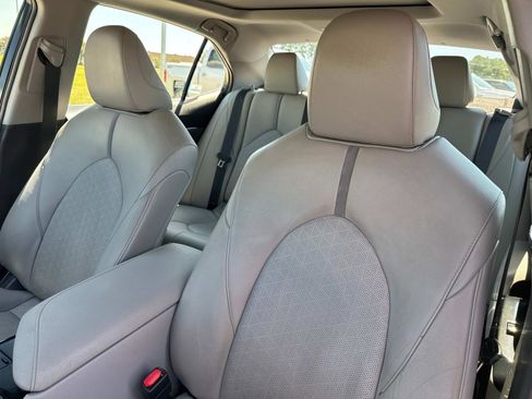 Used 2018 Toyota Camry XSE image 22