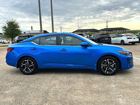 Certified 2025 Nissan Sentra SV image 9