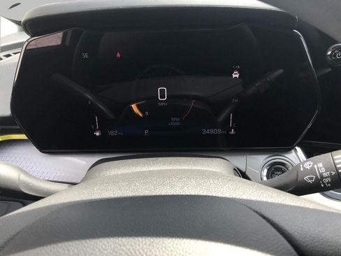 Used 2025 Chevrolet Trax LT FWD image 30